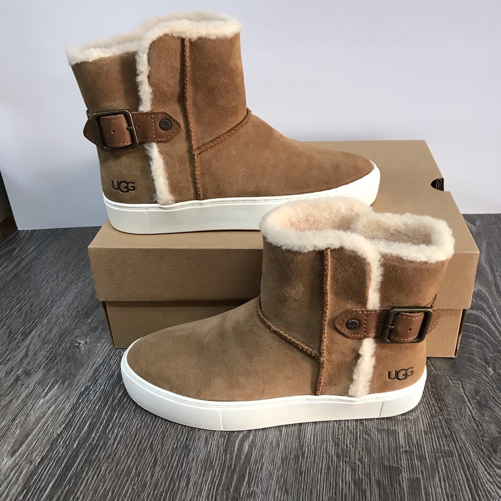 UGG AIKA SUEDE SNEAKER